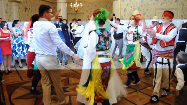 Traditional albanian wedding dance