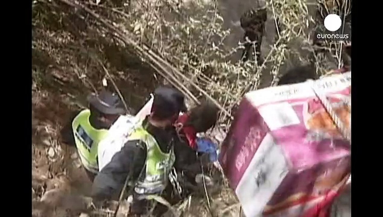 China: Retterteam erklimmt Berge zu Fuß