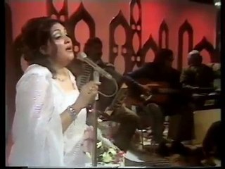 Malika Taranum Noor Jehan Live! "Muj Se Pehli Si"