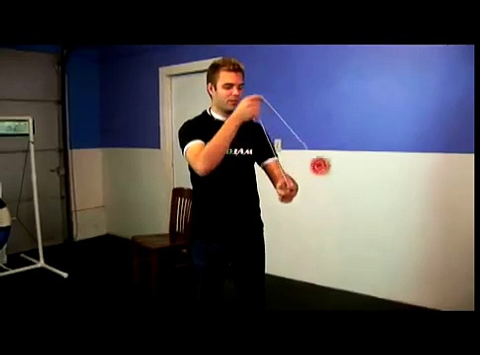 How to Do Off String YoYo Tricks : Off String Barrel Roll Yo-Yo Tricks