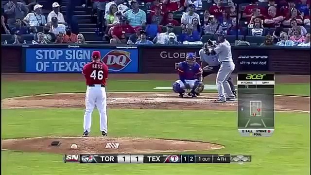 Ce gamin drague une fille plus agée en plein match de BASEBALL... Marrant!