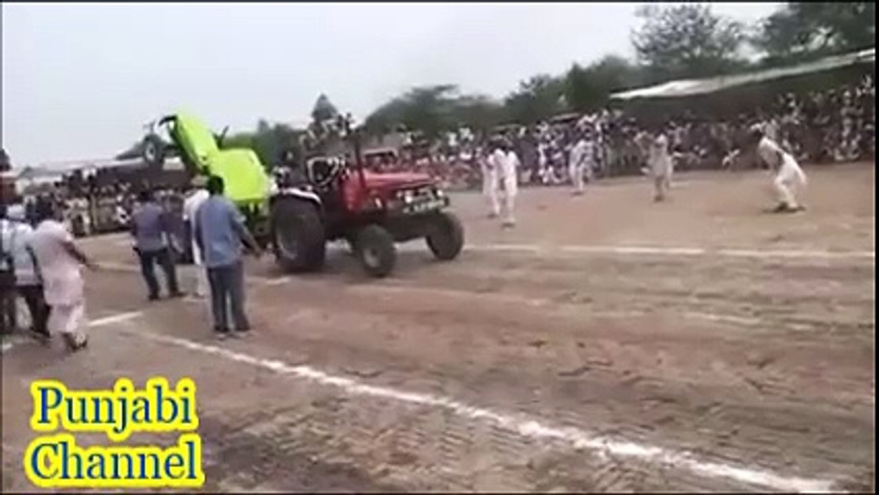 tractor accident shocking video.....fulltimefan