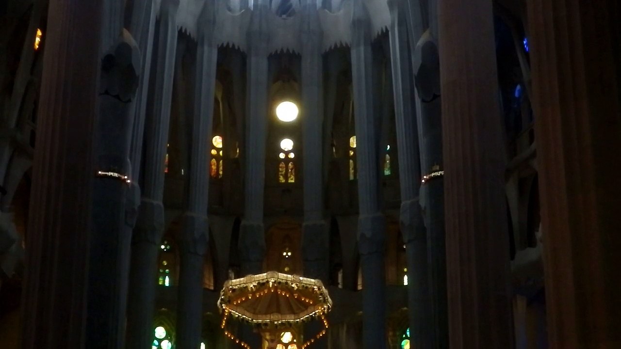 LA SAGRADA FAMILIA  (INTÉRIEUR)  BARCELONE LE 25 MARS 2015