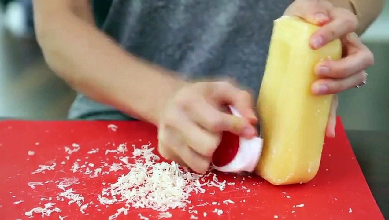 How make DIY - 5 Minute Lip Balm