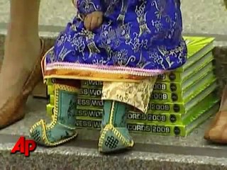 Smallest Man Meets Woman With Longest Legs