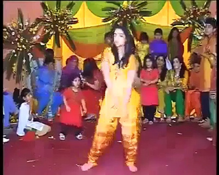 Awesome Wedding Mehndi Dance
