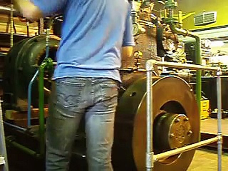 Starting and running of an Industrie 2D4 diesel engine