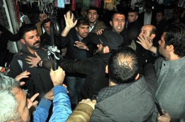 Van'da AK Partililerin Esnaf Ziyaretinde Gerginlik
