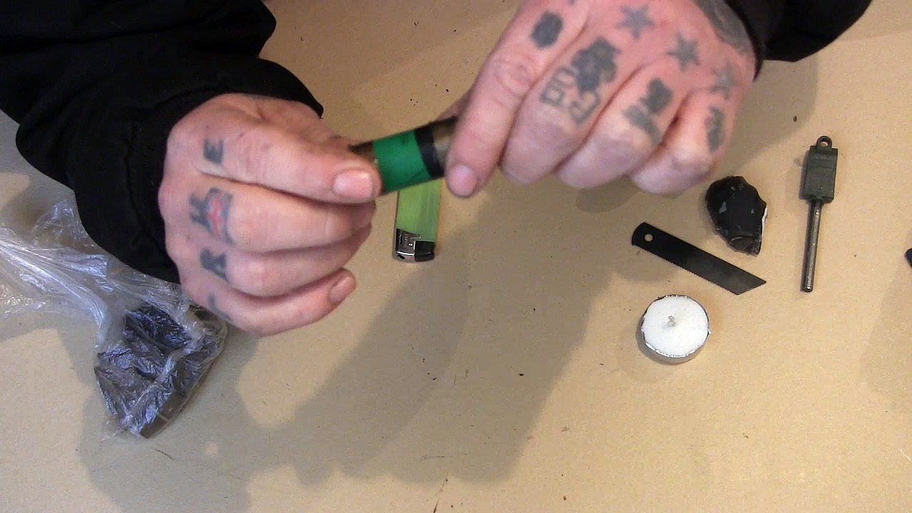 Bushcraft fire lighting kit