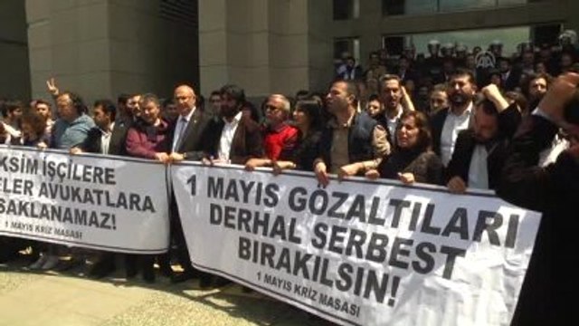 Sendikaların 1 Mayıs Komitesi Üyeleri Basın Açıklaması Yaptı