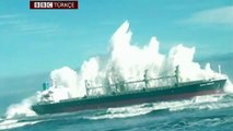 Şili'de kargo gemisi dev dalgalara kapıldı