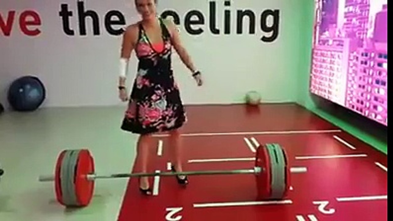 This girl have a bigg weight to pick up wowww