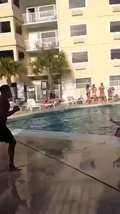 Watch these swimmers Got failled for funnnnn