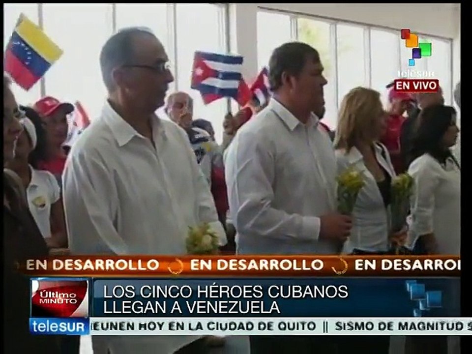 Arriban a Caracas los cinco héroes cubanos