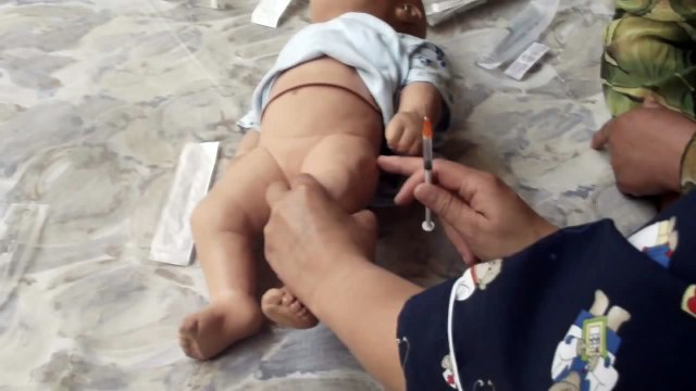 Administración Vacunas Intramuscular Vasto Lateral Cuádriceps en niños menores 12 meses