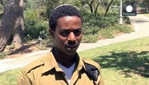 دیدار بنیامین نتانیاهو با سرباز اتیوپیایی تباری که مورد ضرب و شتم پلیس قرار گرفته بود