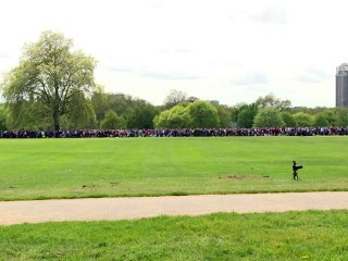 Royaume-Uni: coups de canon et carillon pour la princesse Charlotte