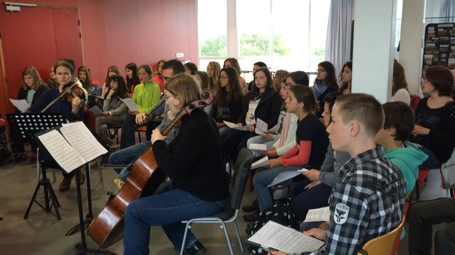 Les élèves du collège Alain répètent avec le quatuor Icare