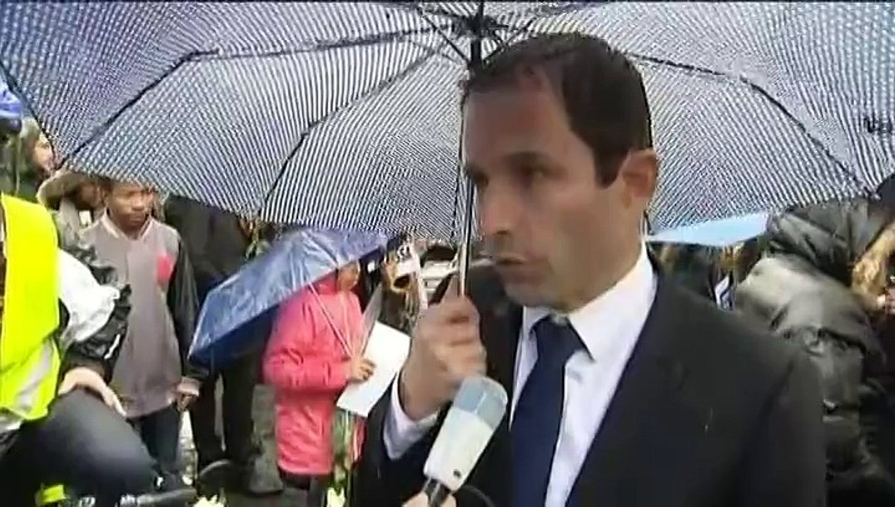 Trappes : une marche silencieuse rend hommage au garçon de 14 ans tué lors d'une fusillade