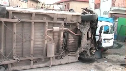 Ambulansla Otomobil Çarpıştı: 1 Ölü 3 Yaralı