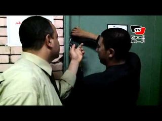 أقفال بلاستيكية تغلق اليوم الأول من «الإعادة»