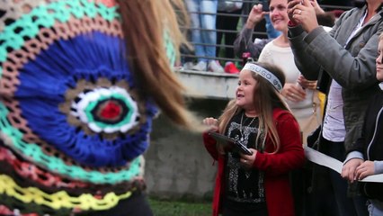 Furor por autografo de Lucas Sugo