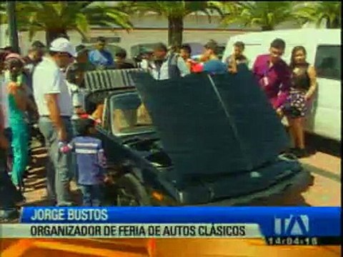 Exhibición de autos de la década de los 60, 70 y 80