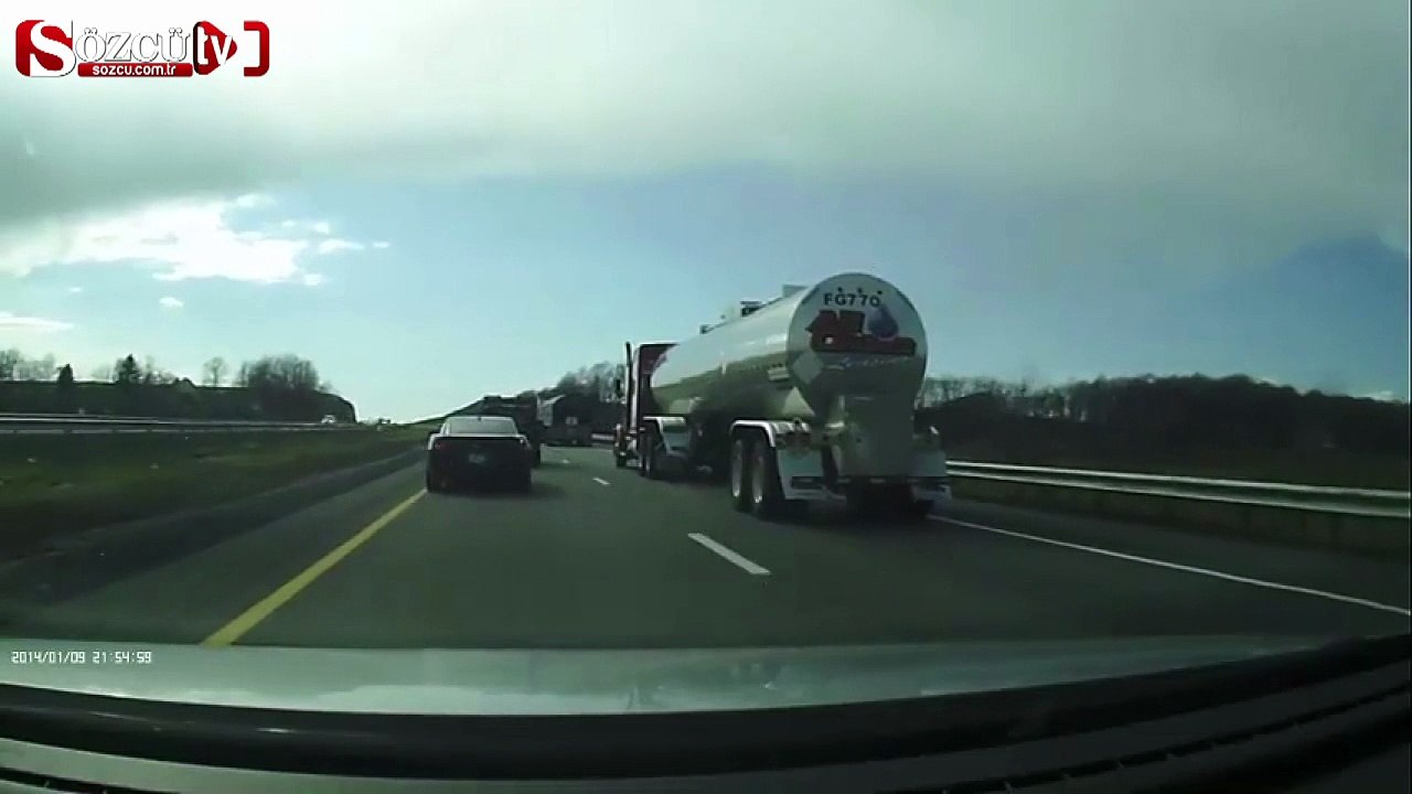 Yol vermeyen araca öyle bir şey yaptı ki!