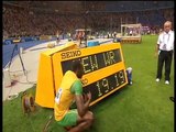 Usain Bolt 200m world record: 19.19!!! (  Michael Johnson's reaction)