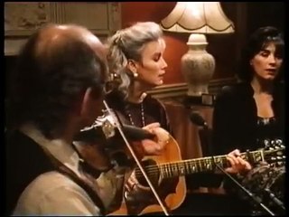 Emmylou Harris & Mary Black : The Green Rolling Hills