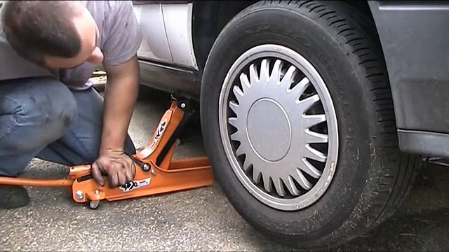 Changer ses amortisseurs avants.