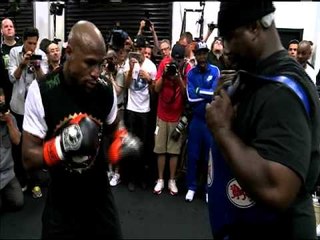 Roach, Floyd Sr. trade verbal jabs