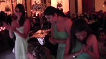 Novia y sus amigas dan baile sorpresa al Novio en su boda