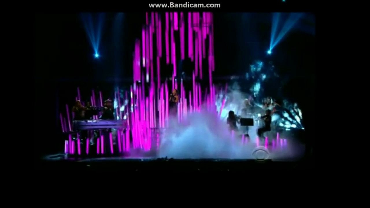 Ariana Grande slays the Grammys!! A Little Bit Of Your Heart performance