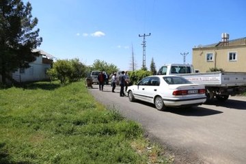 Adıyaman'da Arazisinden İzinsiz Geçirilen Yolu Kazarak Trafiğe Kapattı