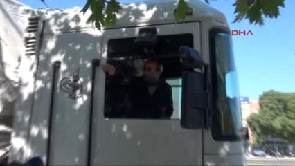 Denizli AK Parti Önündeki Tır'da Kendisini Yakmak İstedi