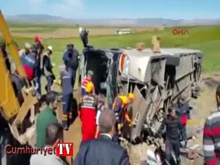 Yolcu otobüsü devrildi: Çok sayıda yaralı var