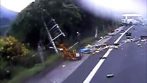 [OMG] Man survives being thrown from van into trees after heavy crasH