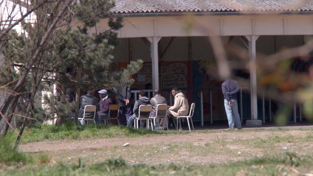 Calais, ville d'accueil de migrants (1) : Notre centre, une première en Europe