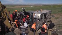 Sivas'ta Öğrencileri Taşıyan Otobüs Devrildi: 50 Yaralı (2)