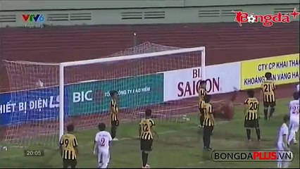 Elle marque deux corners directs dans le même match !