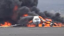 Un avion cargo en flammes sur la piste de l'aéroport de Sanaa