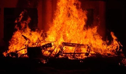 Kullanılmayan eşyaları ateşe verdi, yangın paniği yaşattı