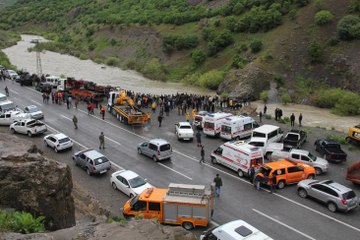Zap Suyuna Uçan Kamyonetteki 5 Kişinin Cesedi Bulundu