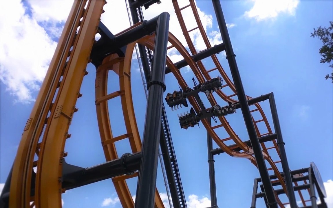 Premiers essais pour Batman : The Ride à Six Flags Fiesta Texas