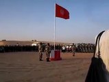 الجيش الوطني والمواطنين يشاركون في تحية العلم الوطني في تظاهرة اكبر علم