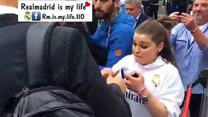 ردة فعل مشجعة لحظة وصول رونالدو الى تورينو