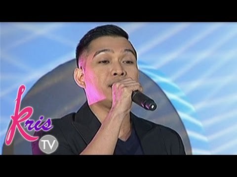 Thor sings Taylor Swift's 'Love Story'