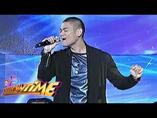 Jay-R performs his own song 'Parachute' on It's Showtime