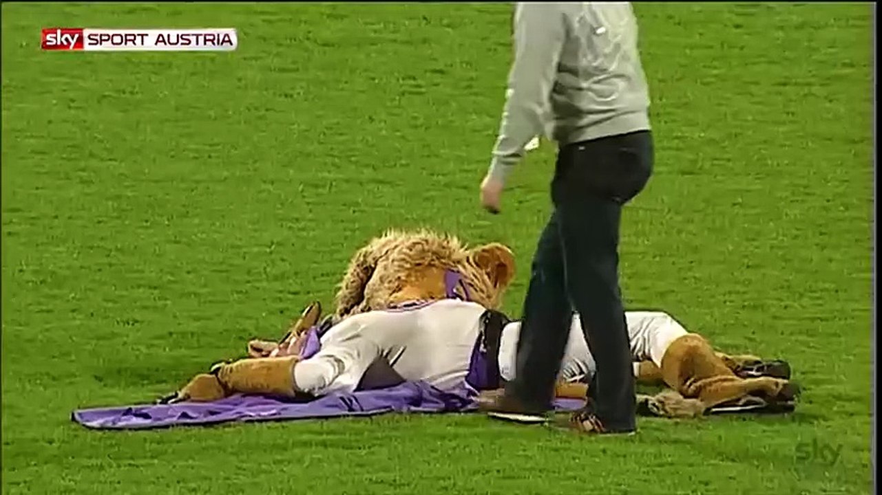 Maskot sahaya sarhoş çıktı